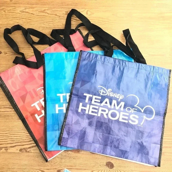 Disney D23 Limited Edition Pins and Reusable Bags - Picture 3 of 11